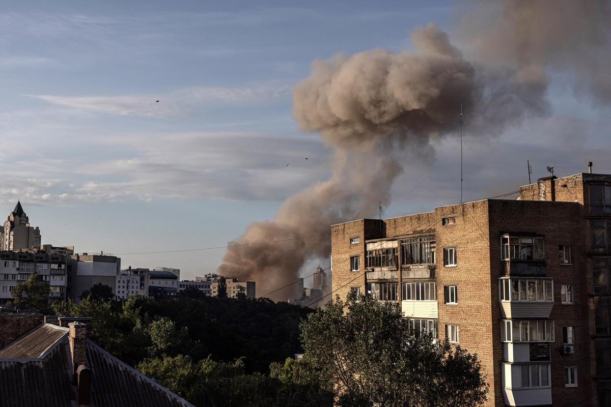 Edificio residencial en Kiev, dañado por un ataque con misiles rusos.