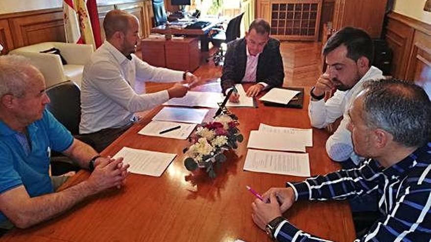 Requejo, durante la reunión con los promotores de la biorrefinería de la semana pasada.