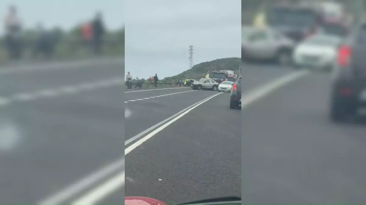 Colisión frontal de dos vehículos en Icod de los Vinos, Tenerife, con tres heridos