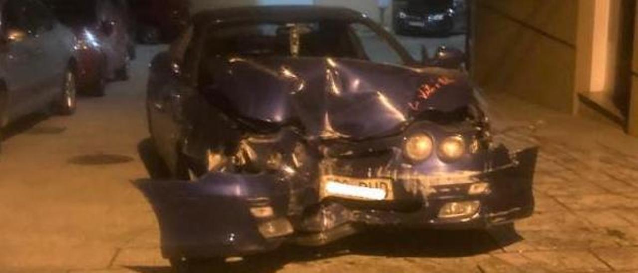 El vehículo siniestrado, un Hyundai Coupé. | // FDV