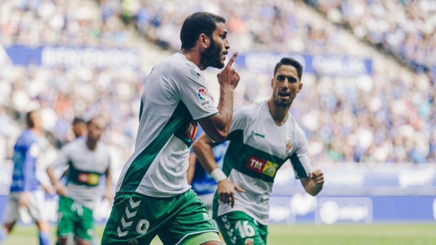 Yacine Qasmi celebra el segundo gol frente al Oviedo