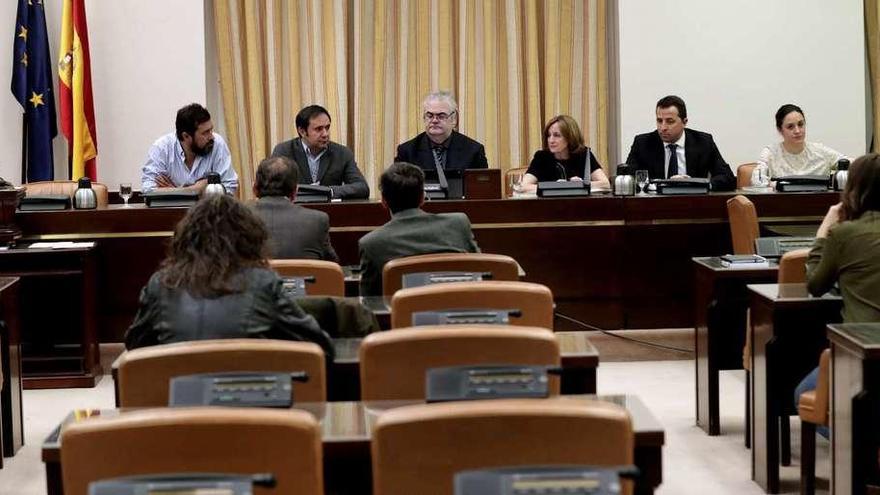 Constitución de la comisión de investigación sobre el accidente del Alvia, presidida por el diputado del PDeCAT Feliu Guillaumes, ayer en el Congreso.
