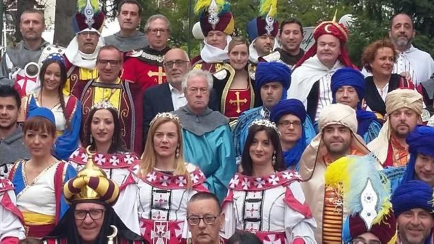 Los Moros y Cristianos desfilan en Jaca