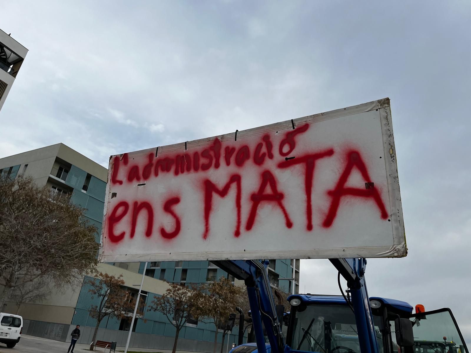 Los mejores carteles de la tractorada en Mallorca