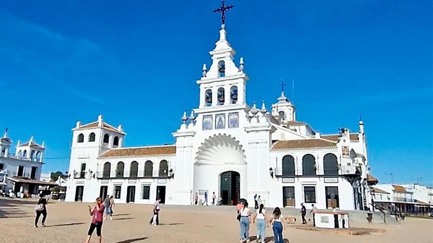 Intervenidas 17 casas-discoteca en El Rocío: "Este no es el modelo de encuentro y fe de la aldea"