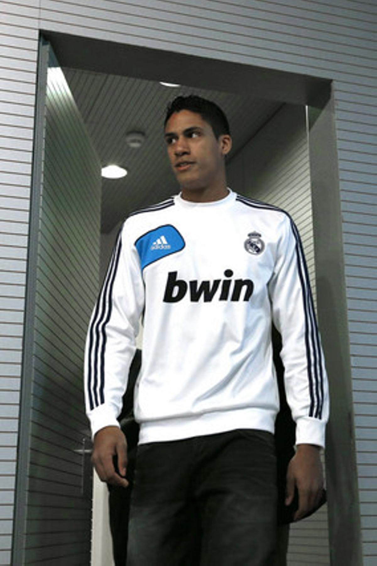 Raphael Varane aquest dissabte entrant a la roda de premsa. Raphael Varane aquest dissabte entrant a la roda de premsa.
