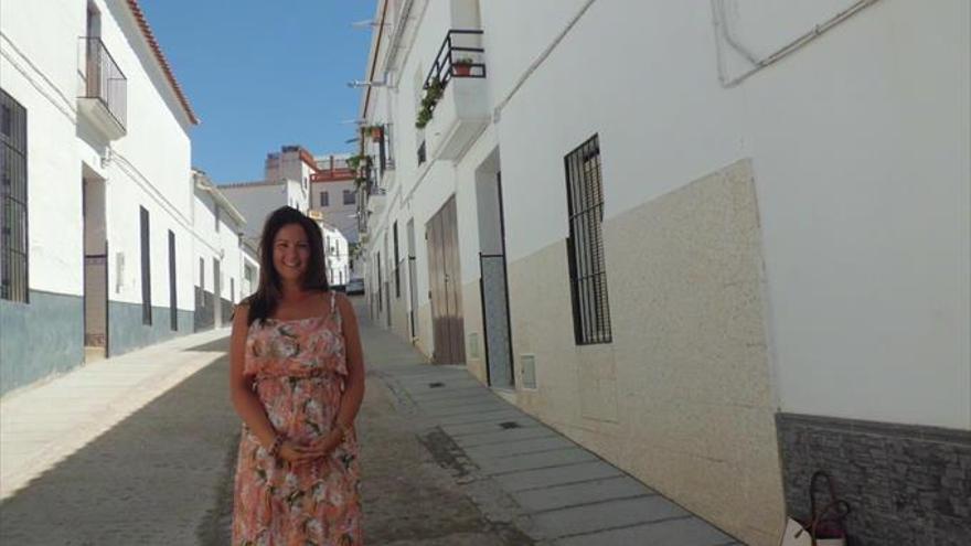 La remozada calle Sevilla se reabre a la espera de más obras
