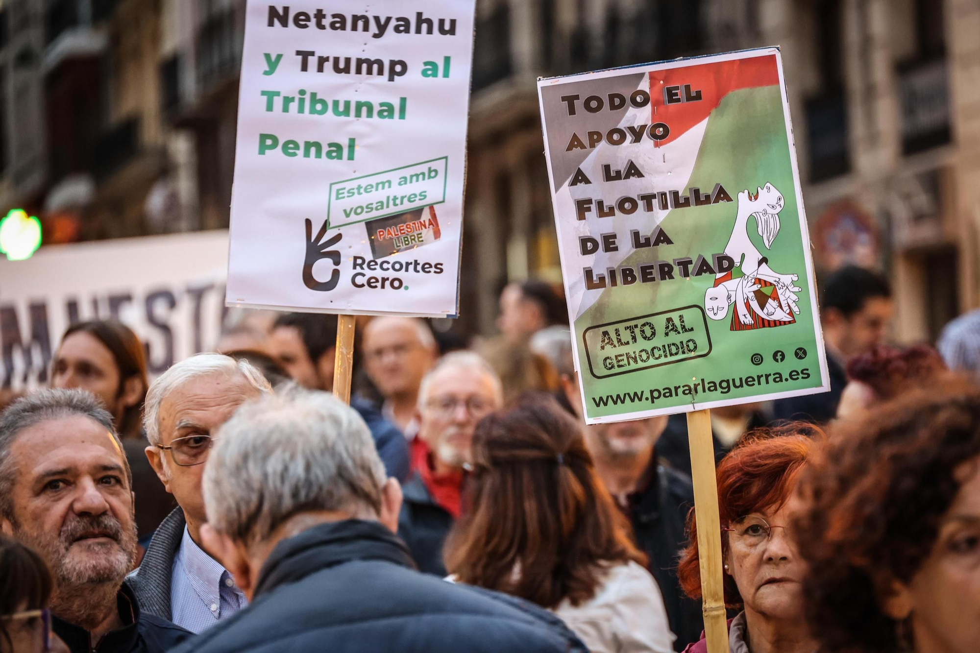Alcoy se moviliza bajo la lluvia: concentración y marcha ciclista en apoyo al pueblo palestino