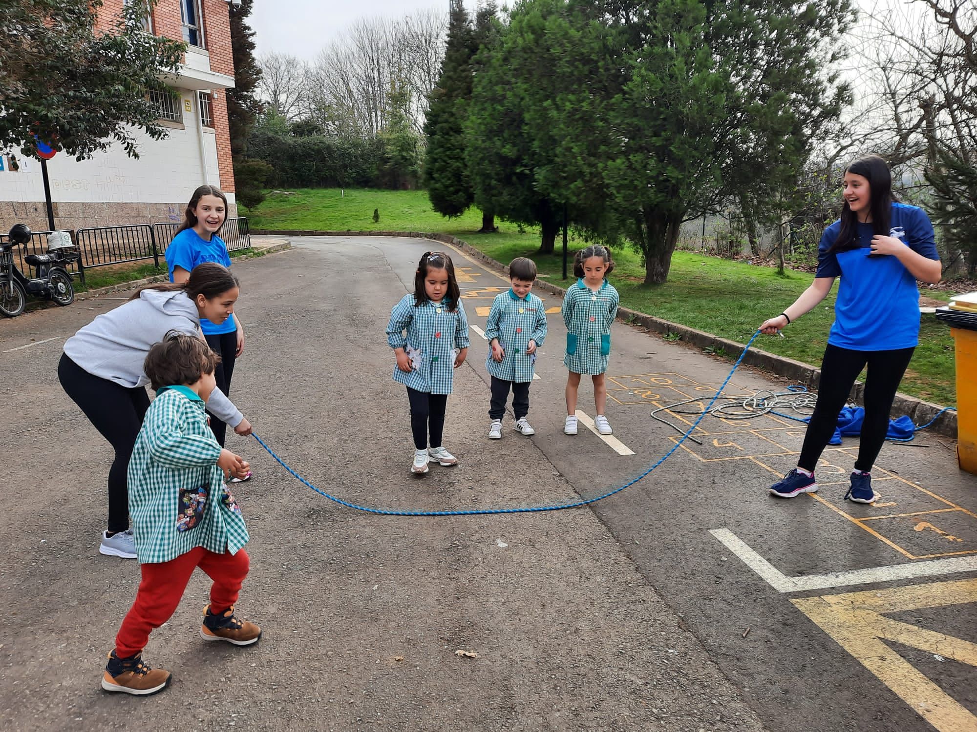 Los alumnos del Arregui, en la Pola, a tope de actividades: así ha sido la despedida de trimestre