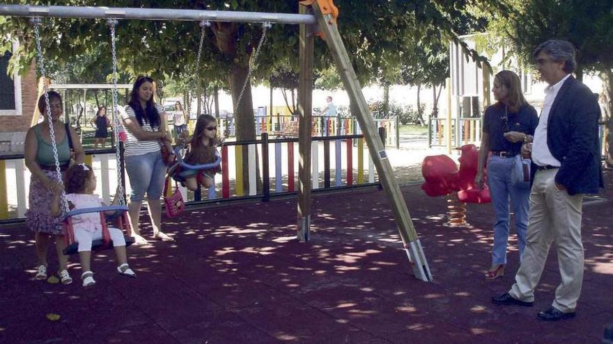 El parque de San Francisco reabre con nuevos juegos y más seguridad para los niños