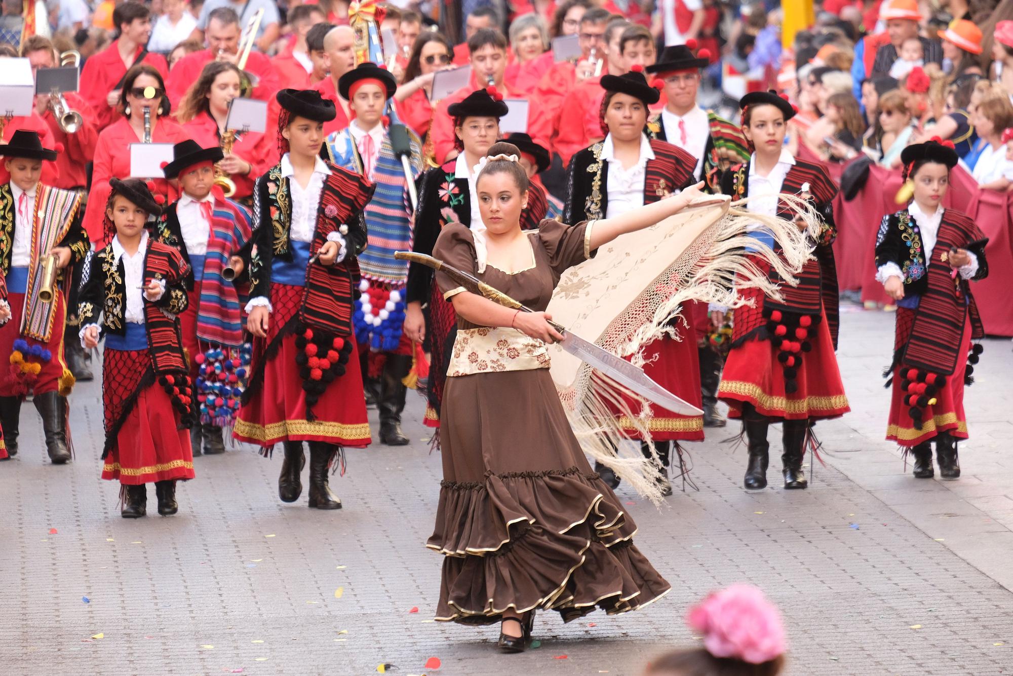 Genios y tesoros en el Desfile Infantil de Elda