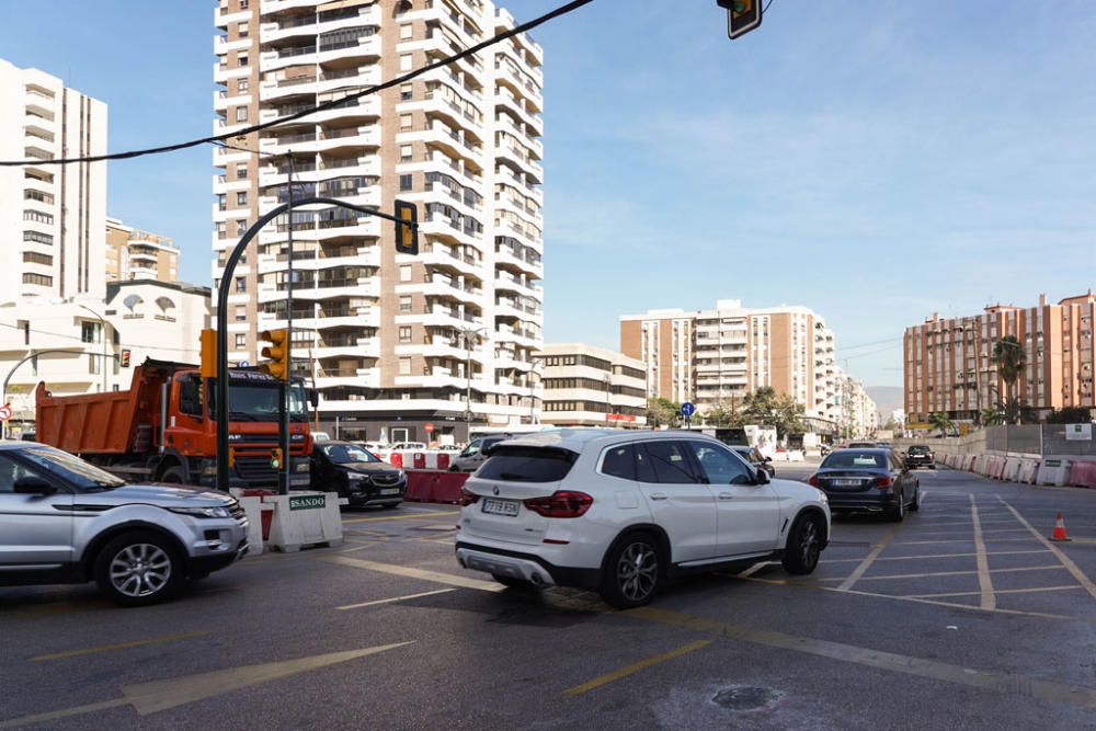 El avance de las obras del metro de Málaga en los tramos entre El Perchel y Atarazanas ha permitado que este lunes la avenida de Andalucía recupere los dos sentidos y que la Alameda de Colón cambie la circulación, permitiéndose únicamente en dirección sur, hacia la avenida Manuel Agustín Heredia, como estaba en 2015.