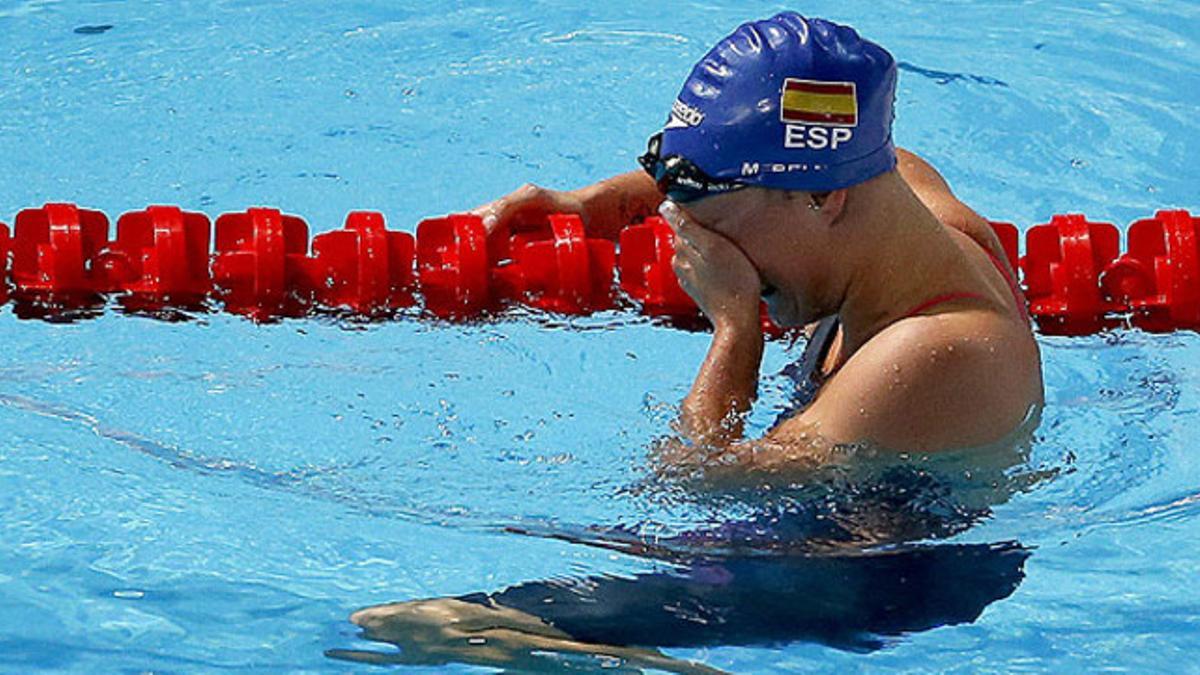 Mireia Belmonte llora tras ganar la medalla de bronce en los 200 estilos
