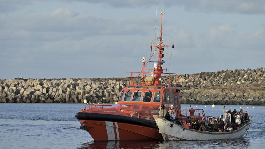 Varios muertos al volcar una embarcación con 65 migrantes paquistaníes en costa de Libia