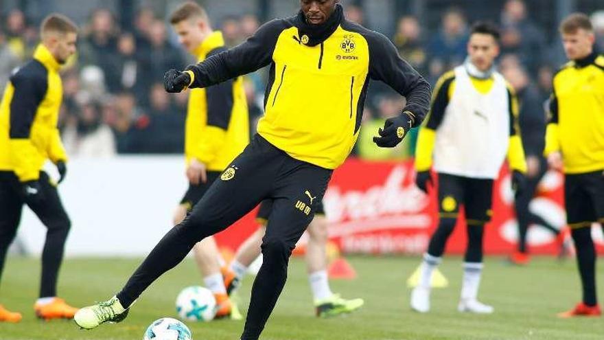 Usain Bolt se entrena con el Borussia Dortmund y desata la locura