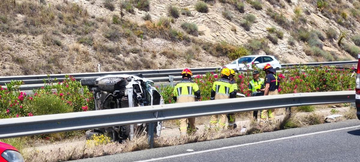 Coche volcado en la A-7 en Málaga Este