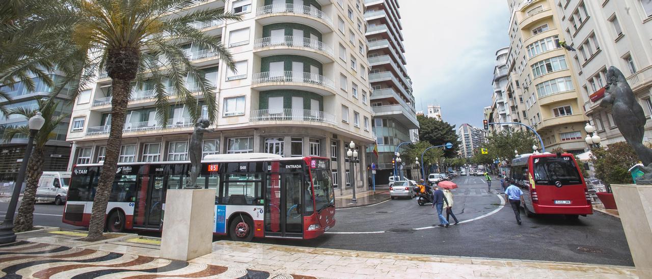 Imagen del fondo de saco de la Rambla, justo antes de retirarse el tránsito de autobuses aprovechando el inicio de las obras de la peatonalización