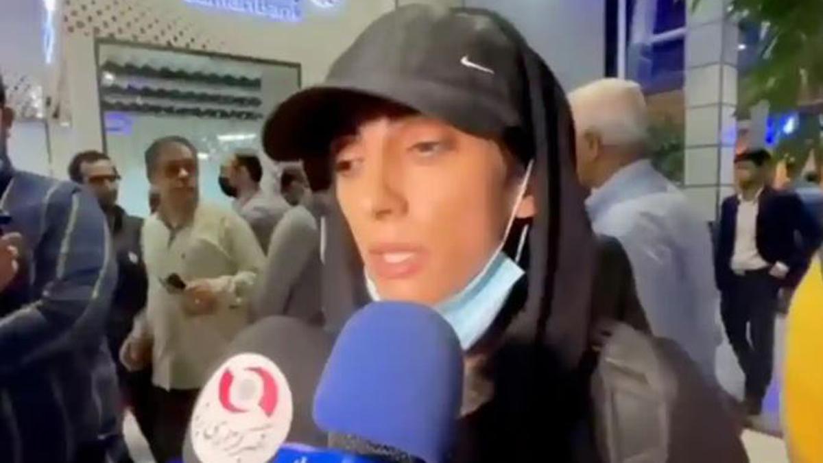 Elnaz Rekabi, a su llegada al aeropuerto de Teherán