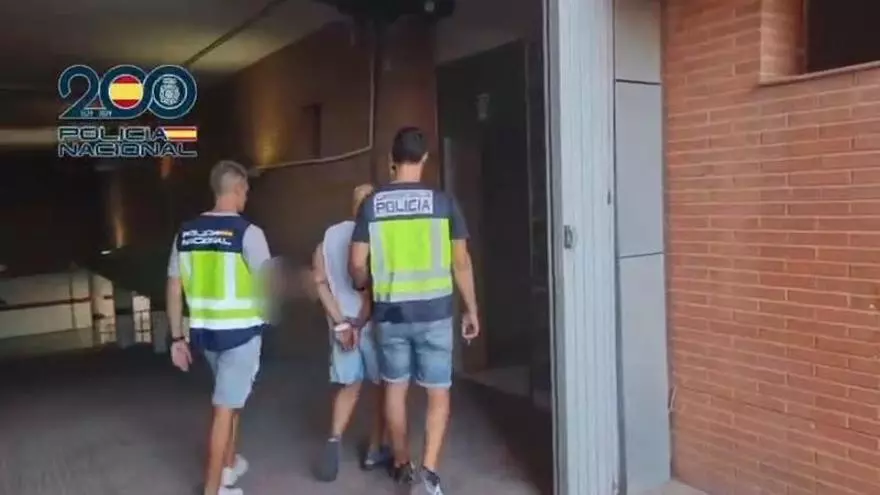 La Policía Nacional evita la comisión in fraganti de dos robos con fuerza y detiene a los dos asaltantes en Elche