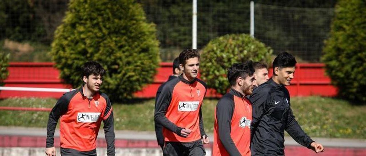 Por la izquierda, Guille Rosas, Gragera, Campuzano, Bogdan y Cristian Salvador, en el entrenamiento de ayer en Mareo. | Juan Plaza