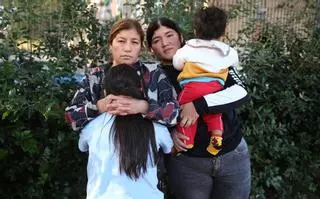 La comunidad educativa de una escuela de Badalona evita que una familia sin recursos y con dos menores siga durmiendo en la calle