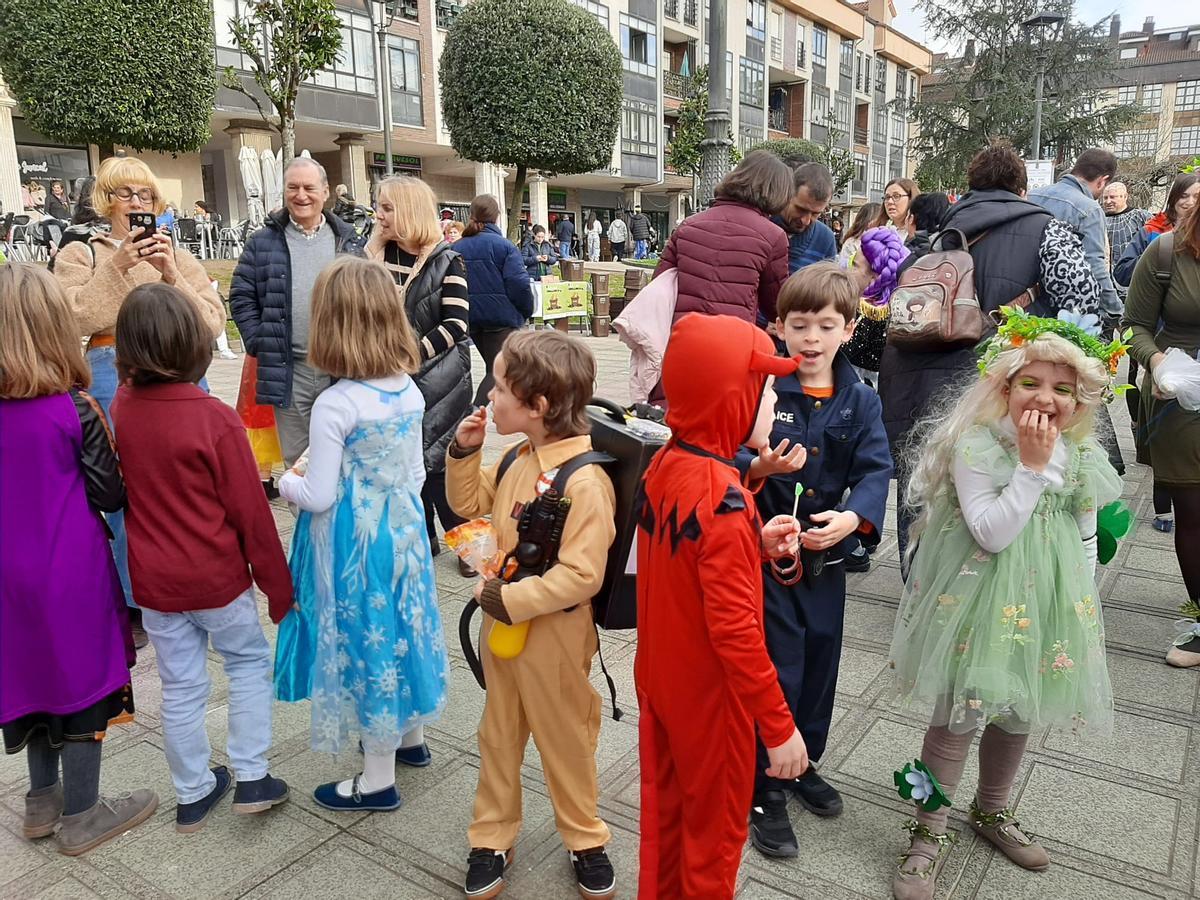 Llanera festeja un Antroxu infantil de récord Llanera festeja un Antroxu infantil de récord