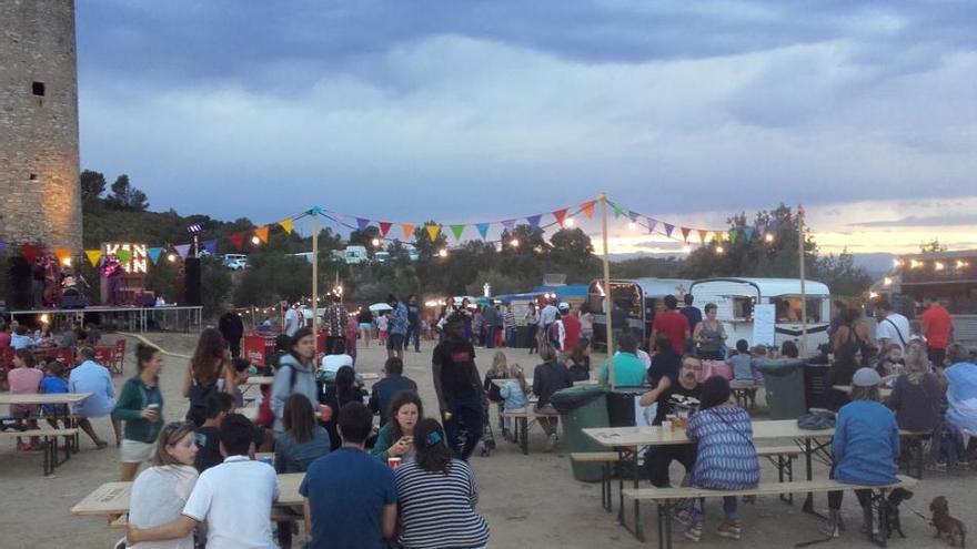 Mercat de &#039;food trucks&#039; amb música al Mas d&#039;en Pinc de Begur