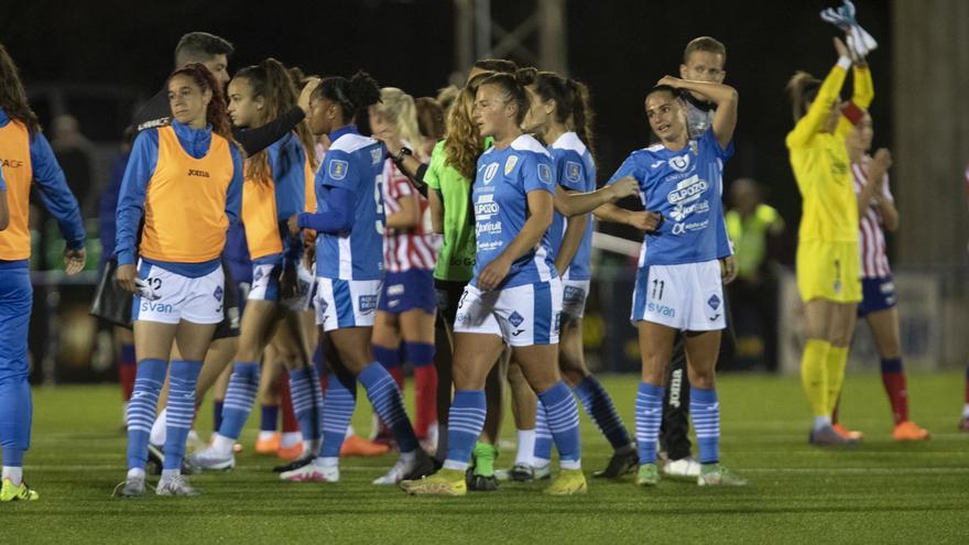 Quince jugadoras del Alhama Féminas graban un vídeo defendiendo a su entrenador