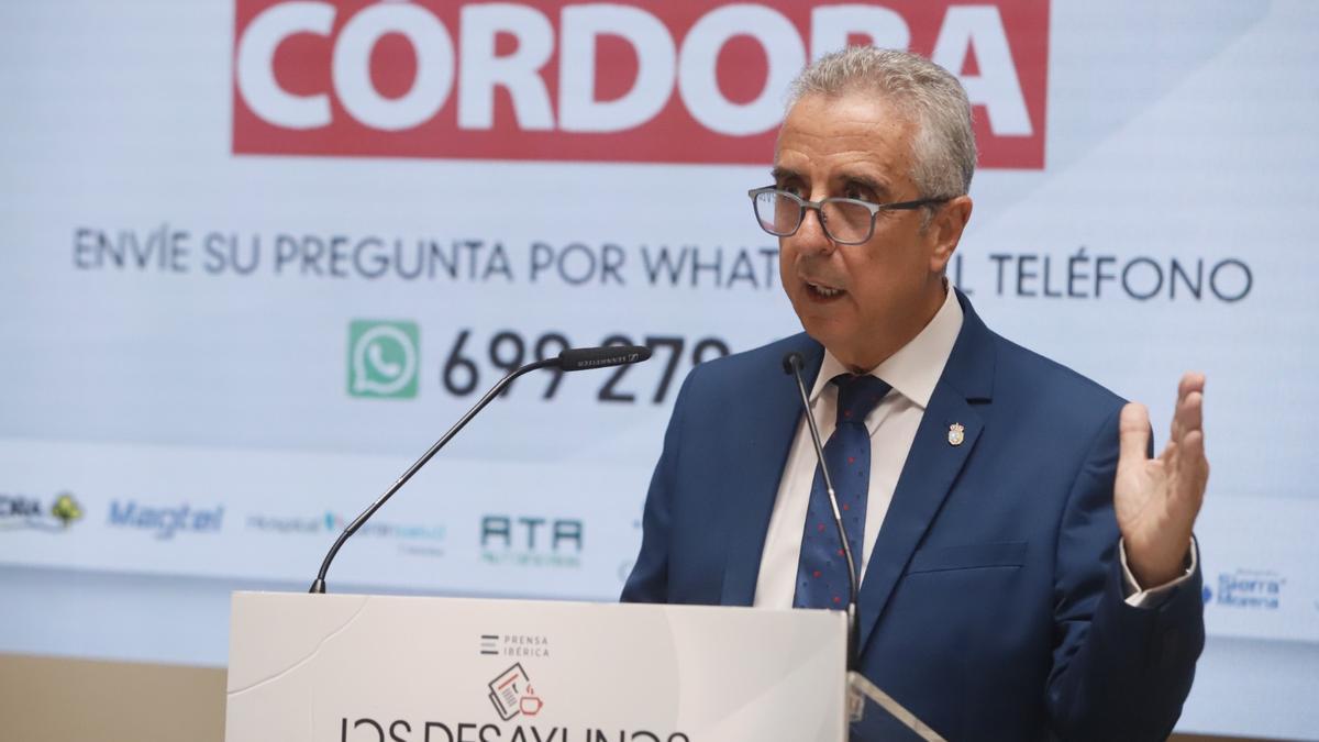 Juan Pérez, alcalde de Lucena, durante la conferencia ofrecida en Los desayunos de Córdoba.