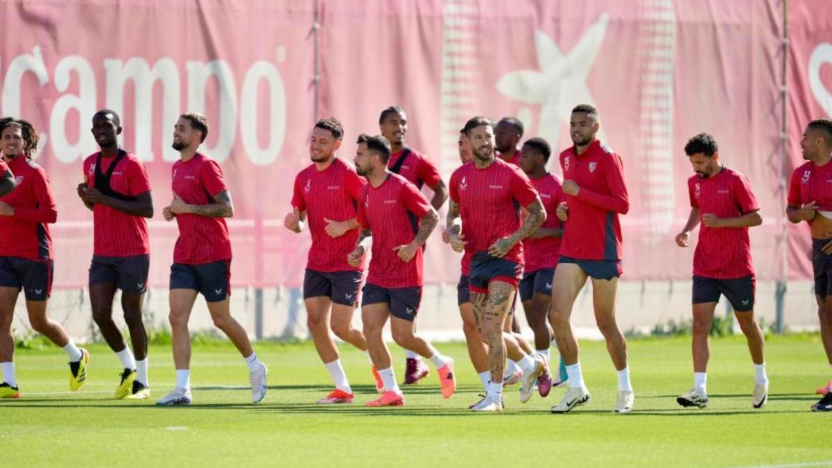 Sergio Ramos regresa a los entrenamientos grupales del Sevilla FC a dos días de jugar en La Cerámica contra el Villarreal CF