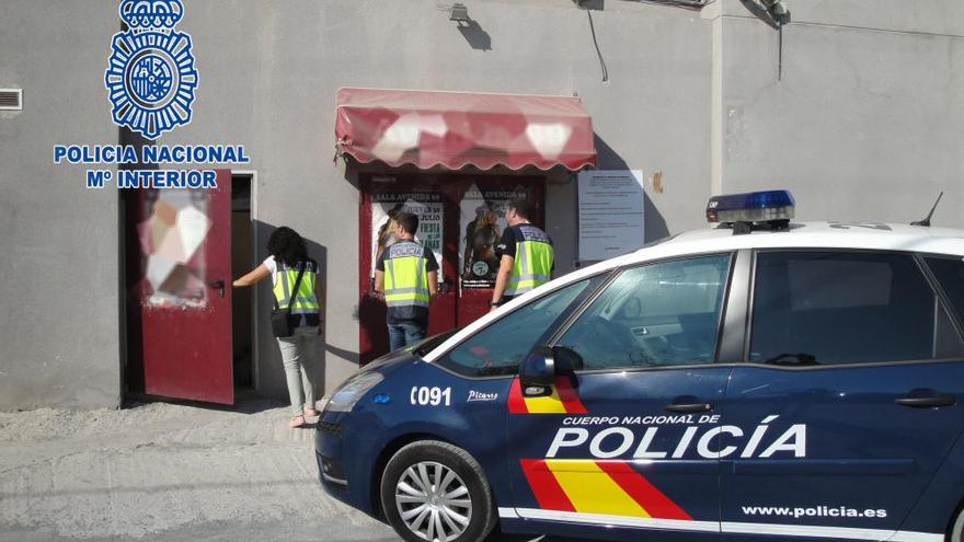 La Policia Nacional durante la operación