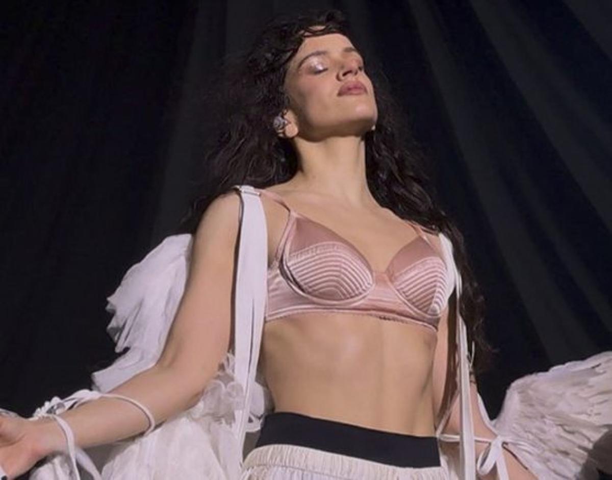 Rosalía durante su concierto en Lyon.