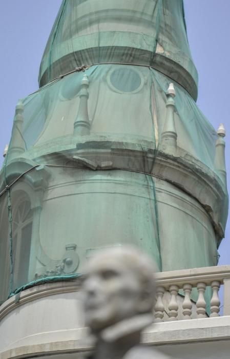 04/09/2017 LAS PALMAS DE GRAN CANARIA. Torre del  Gabinete Literario que tiene que ser reparada con urgencia. FOTO: J.PÉREZ CURBELO