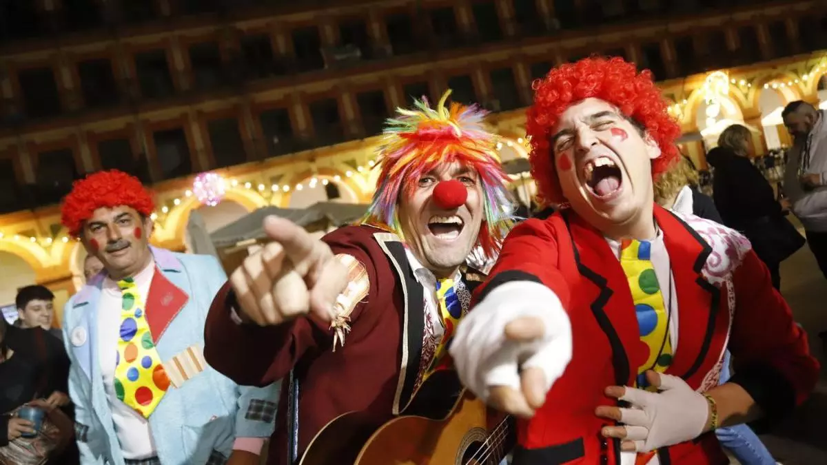 El Carnaval se traslada parcialmente a la calle a pesar de la lluvia