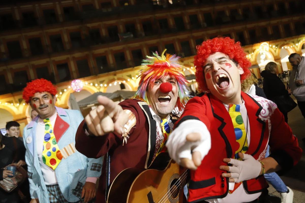 El Carnaval sale a la calle a pesar de la lluvia