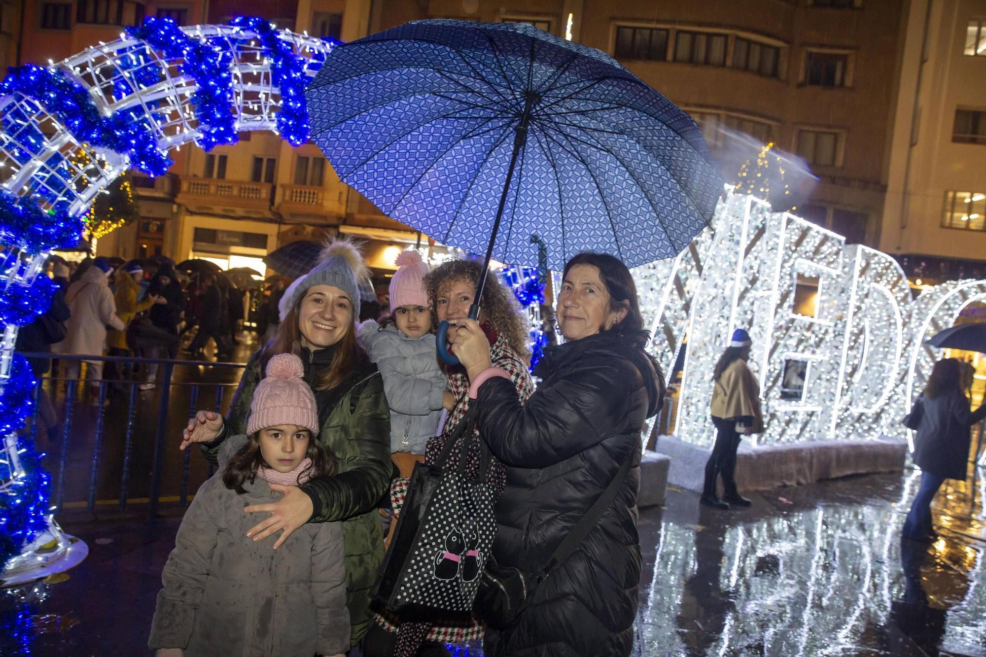 EN IMÁGENES: Así fue el encendido de la iluminación navideña en Oviedo