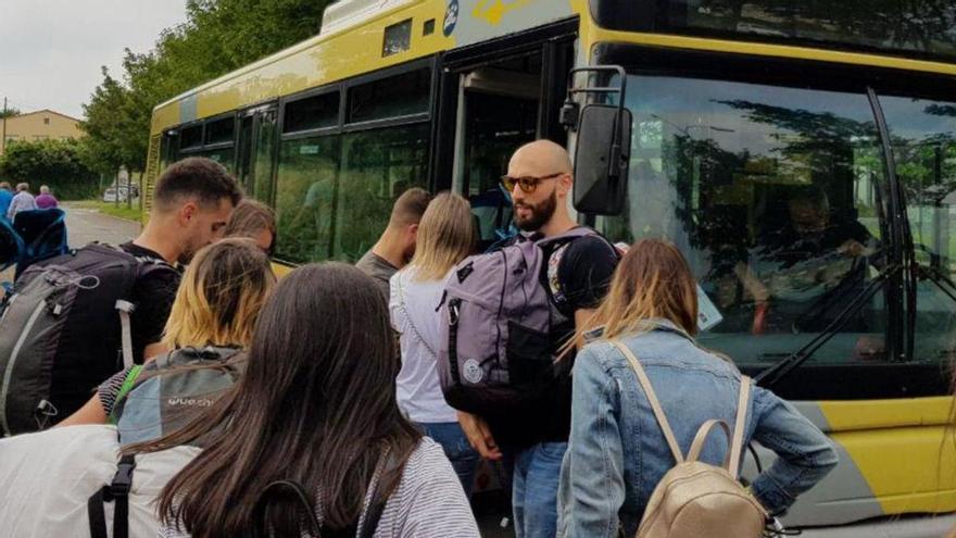 Servicio lanzadera de buses urbanos en una de las últimas ediciones de O Son do Camiño / monbus