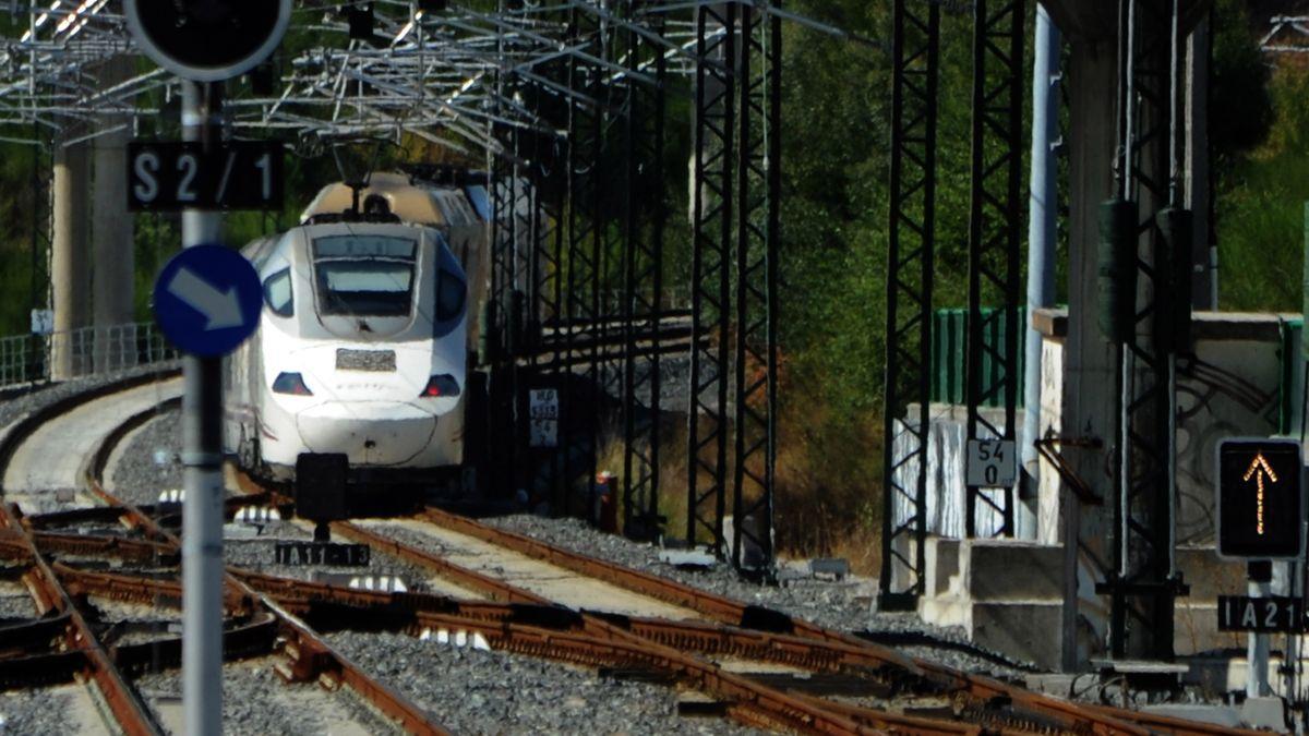 Un tren Alvia como los que cubren la ruta Monforte-Vigo.