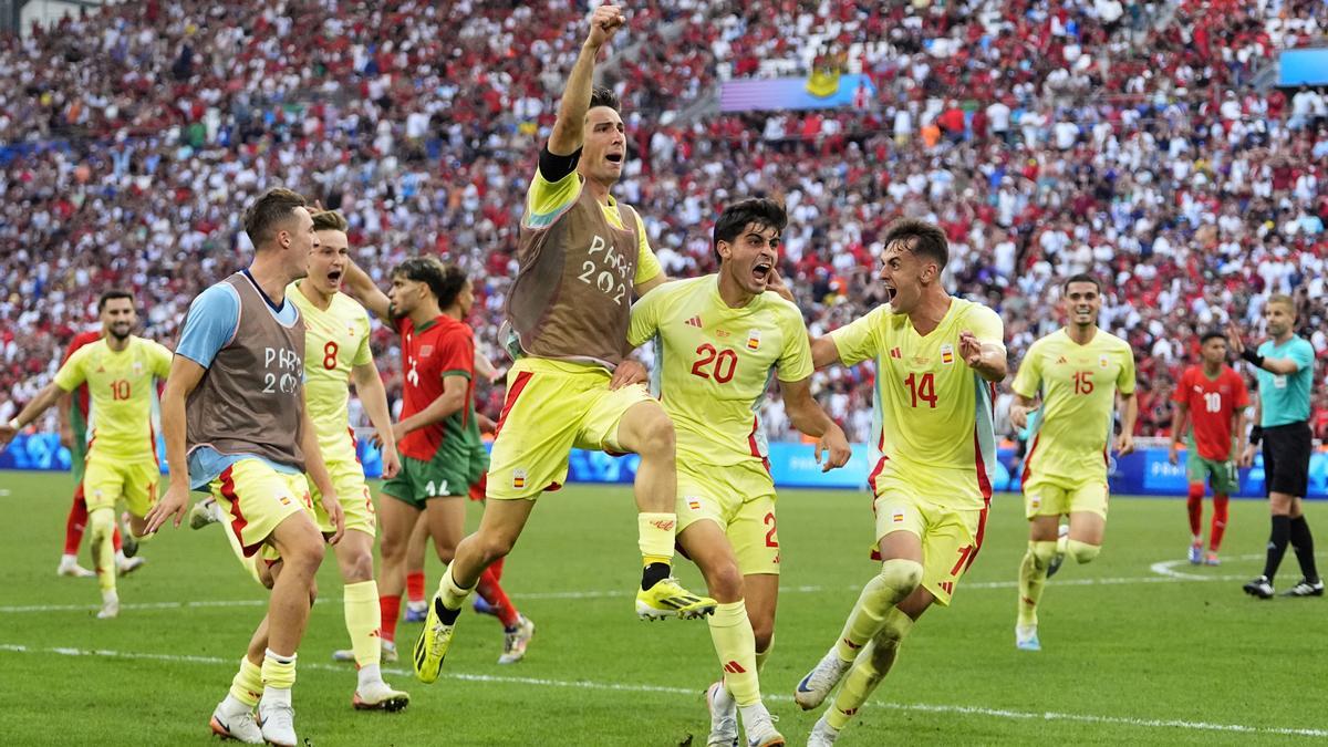 Juanlu celebra el gol que mete a España en la final del torneo masculino de fútbol de los Juegos de París.