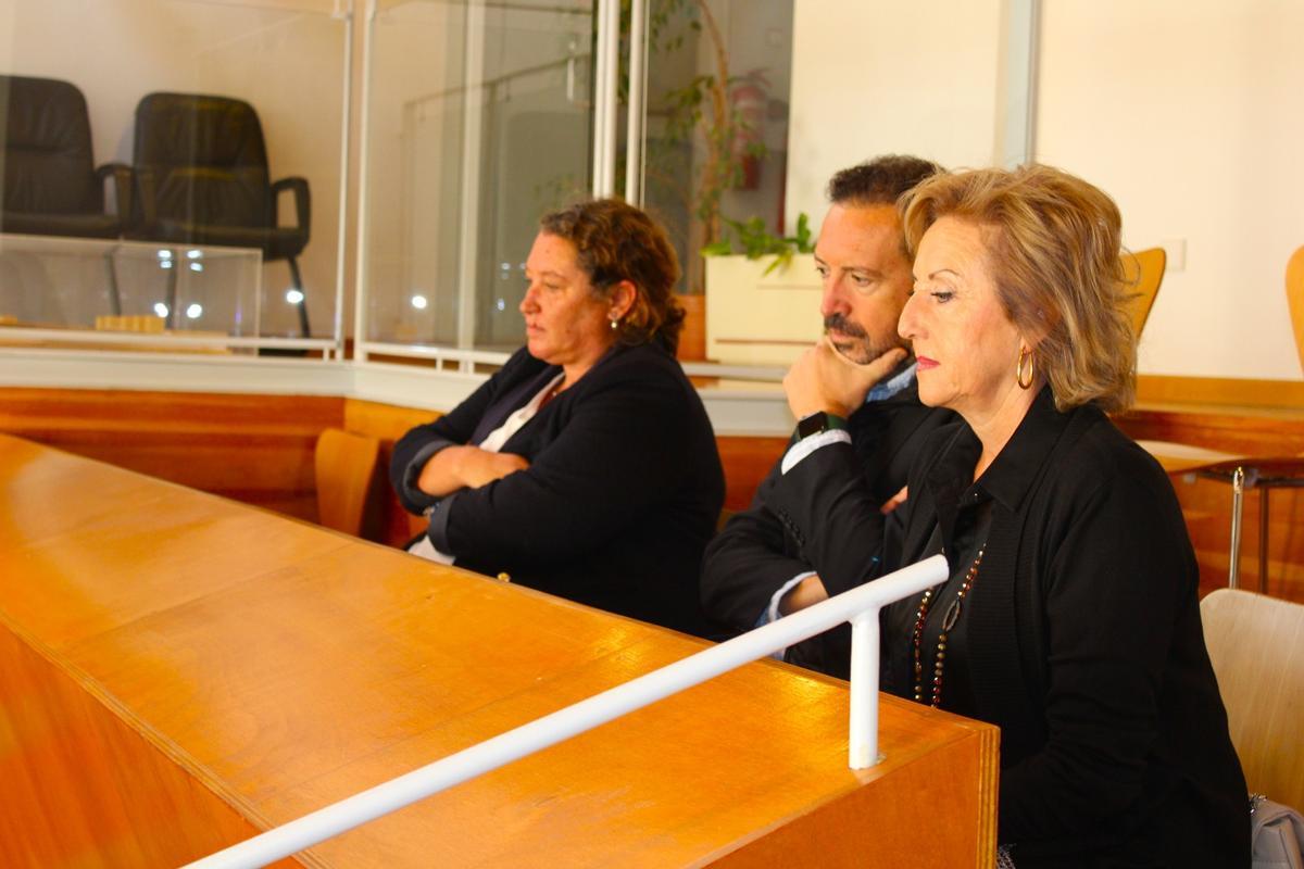 Representantes del Colegio de Abogados presenciaban el Pleno.