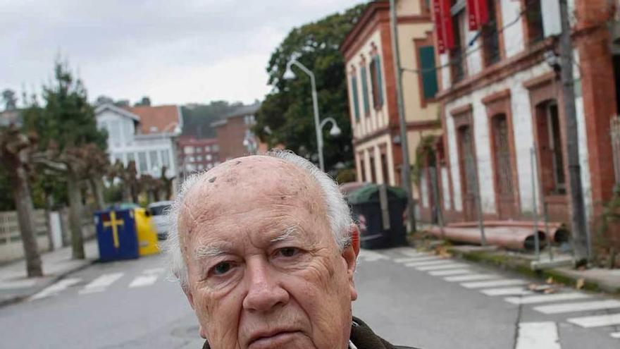 Eloy Martínez.