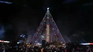 El espectáculo del encendido del Gran Árbol de Murcia se repetirá los días de Navidad y Año Nuevo