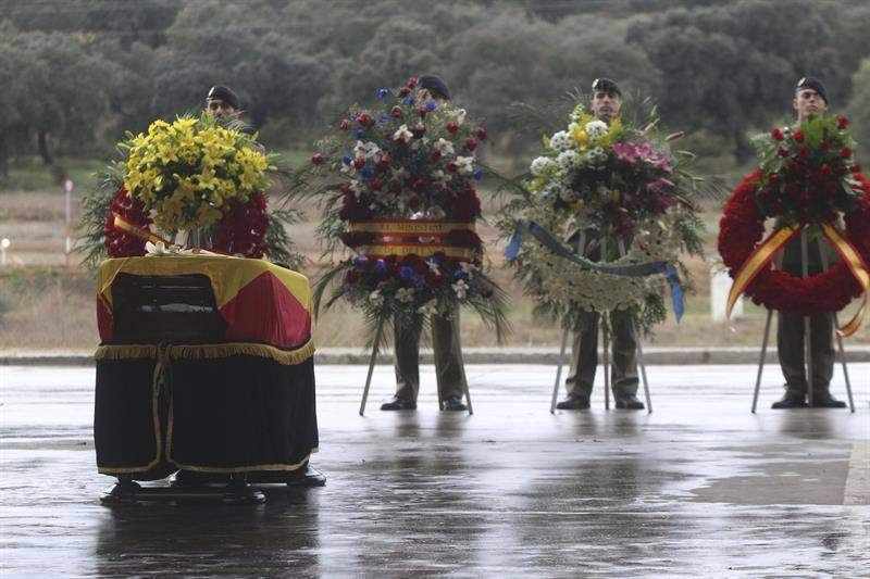 FOTOGALERÍA Funeral por el cabo fallecido en Líbano en la base de Cerro Muriano