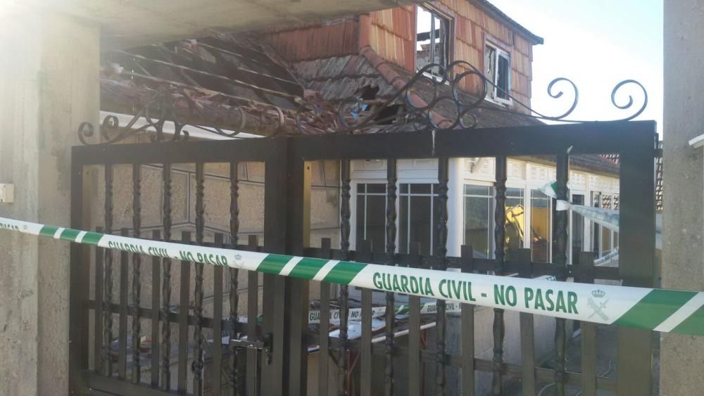 Un incendio calcina una vivienda en Fornelos