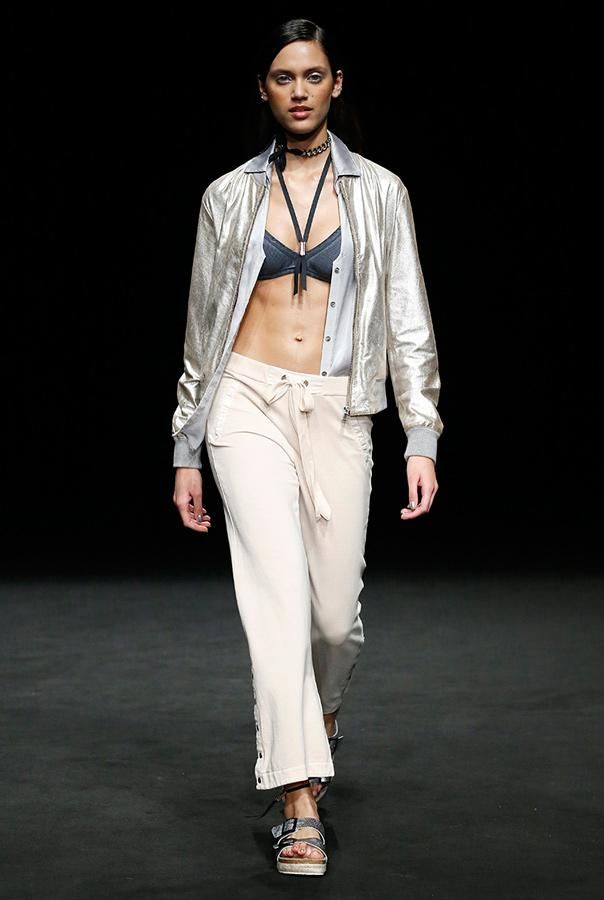 080 Barcelona: TCN, chaqueta plata