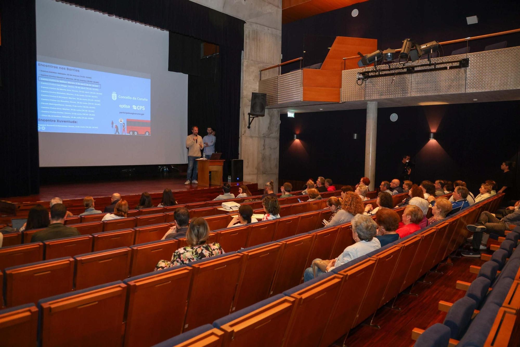 Encuentro en Os Mallos acerca del futuro del bus urbano