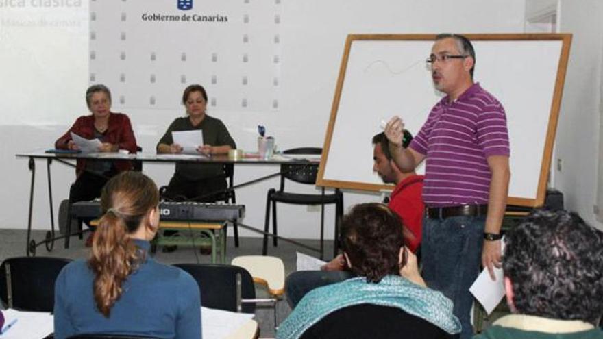 Luis Alberto González, durante unas actividades escolares con otros docentes de la isla de Lanzarote.   lp / dlp