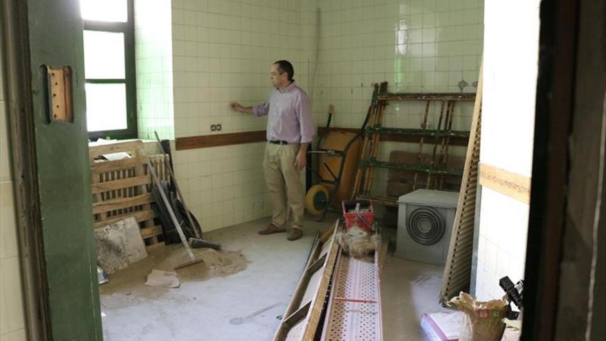 Comienza el arreglo de la sala que se quemó en el Virgen de la Montaña de Cáceres