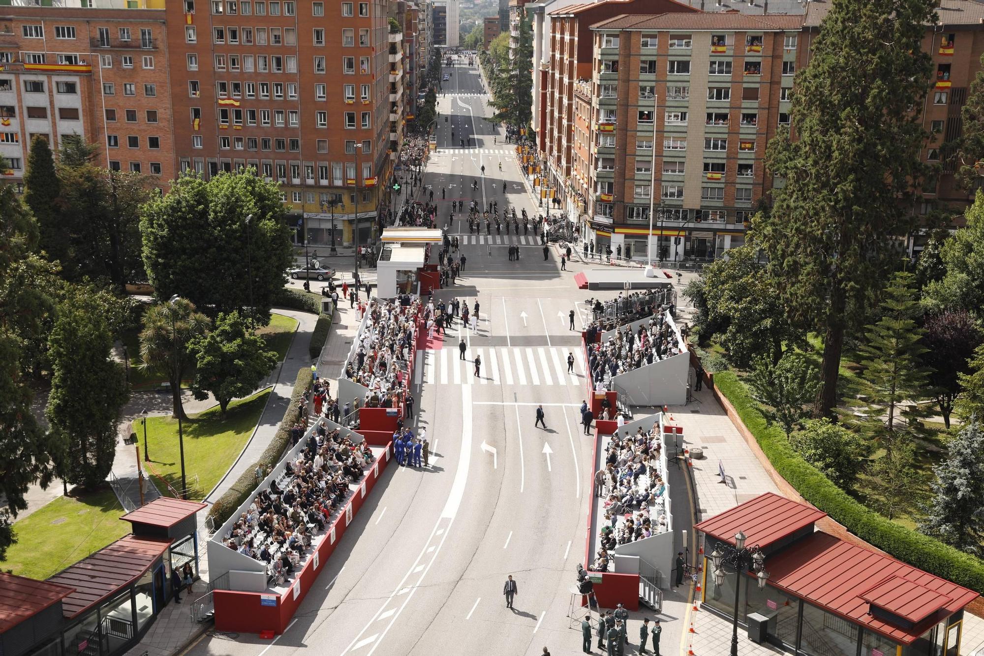 EN IMÁGENES: Así fue el multitudinario desfile en Oviedo por el Día de las Fuerzas Armadas