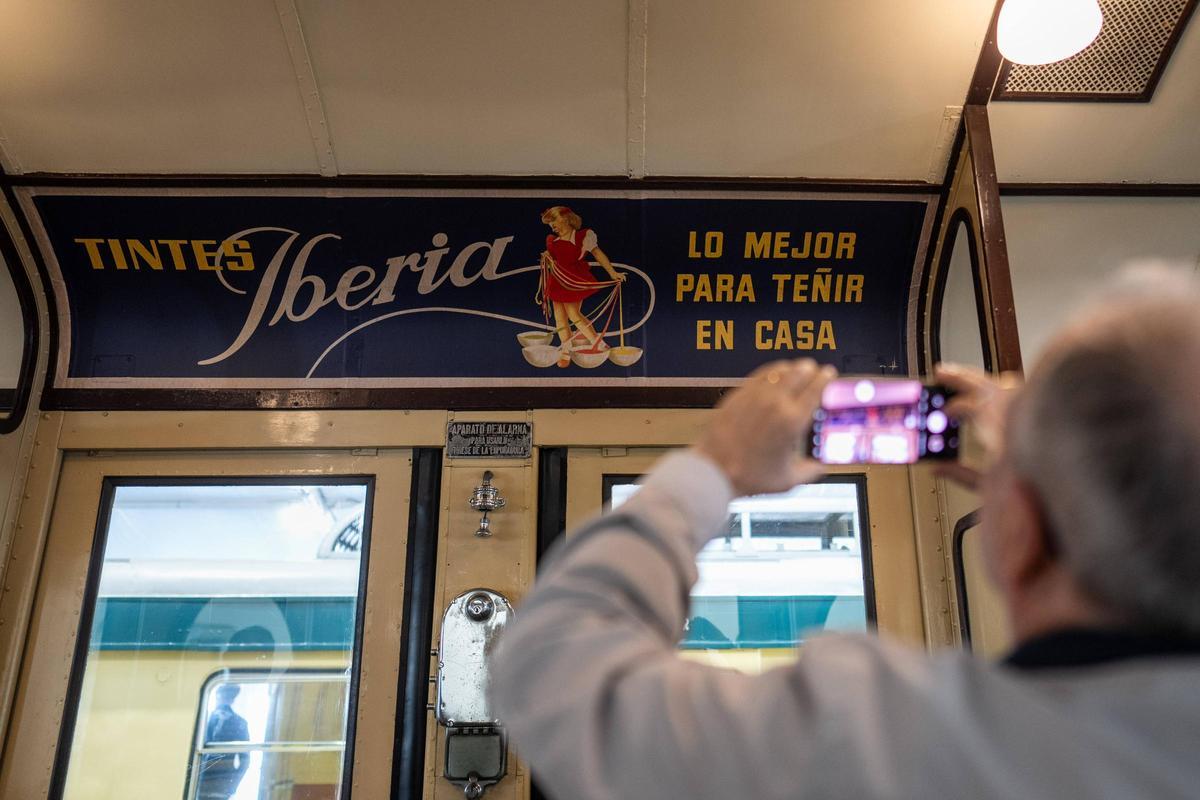 Jaume Collboni inaugura la exposición gratuita de trenes históricos restaurados por el centenario del metro